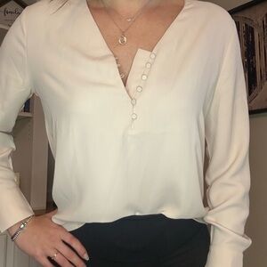 New with tags
Ann Taylor women’s dress shirt
Light pink
Size medium